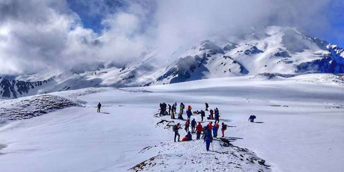 EXPLORE THE BEAUTY OF SAR PASS TREK