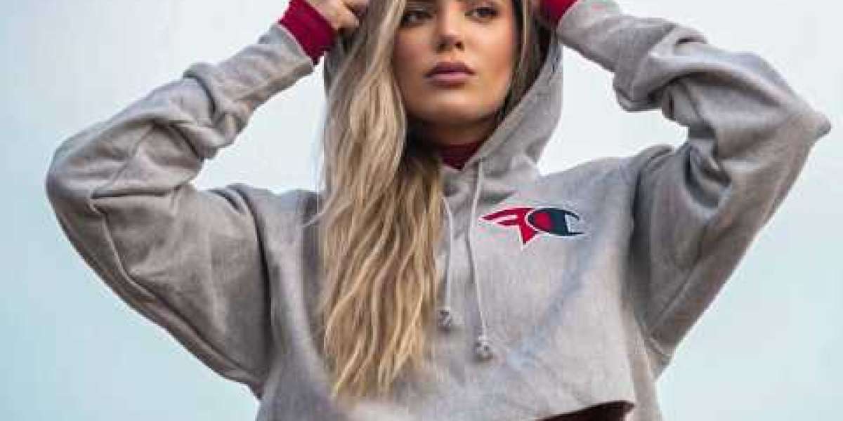 Hoodies vs. Sweatshirts: Decoding Comfort and Style with Custom Brand Apparel