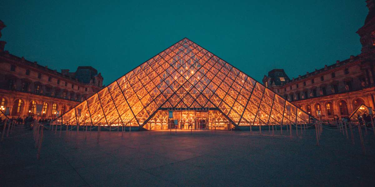 How to Visit The Louvre Without Tourists