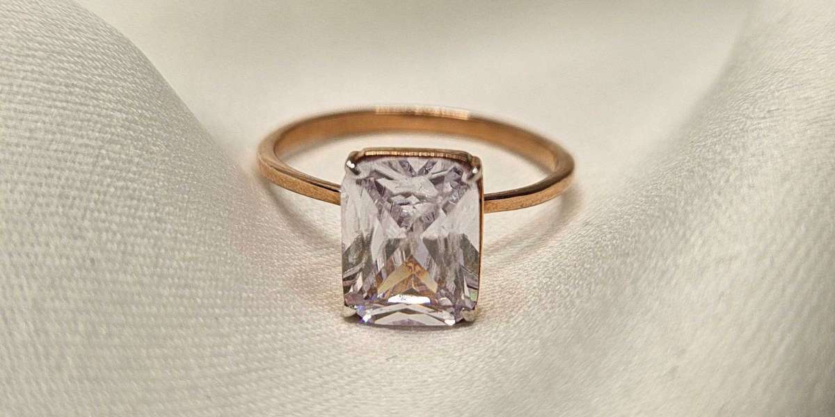 Vintage-Style Moissanite Anniversary Rings: Timeless Elegance