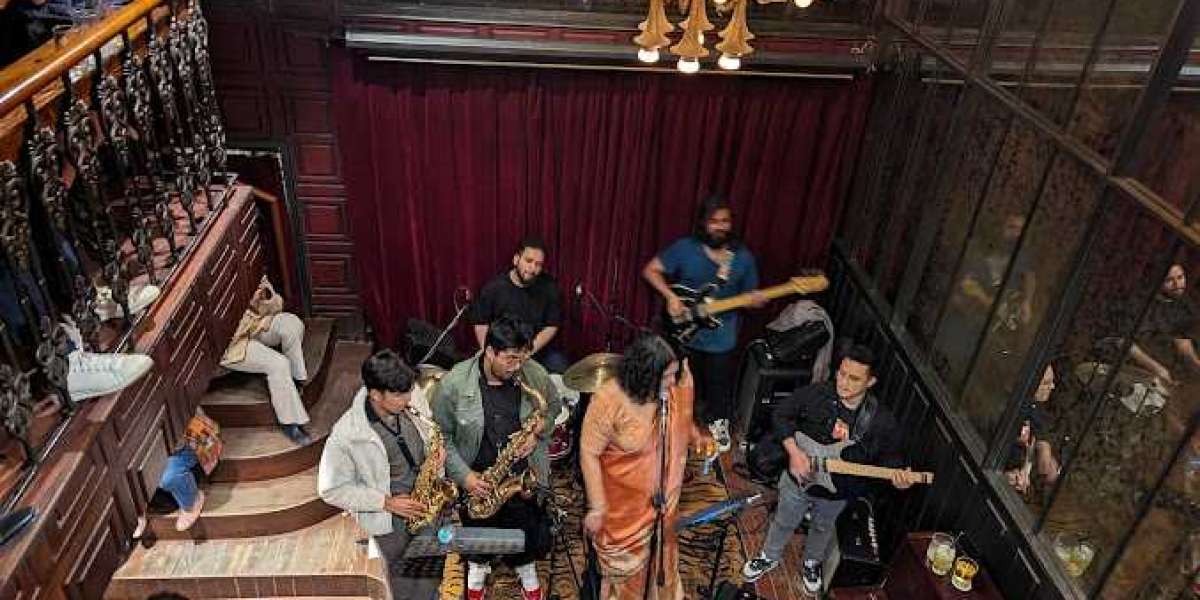 A Symphony Amidst the Cacophony of the City: Cafes with Live Music