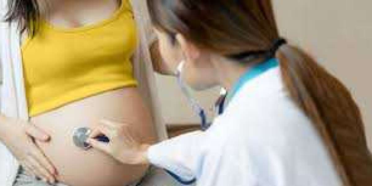 What specialized services does Dr. Deepali Meena, a female Obstetrician in Jaipur, provide for a healthy pregnancy?