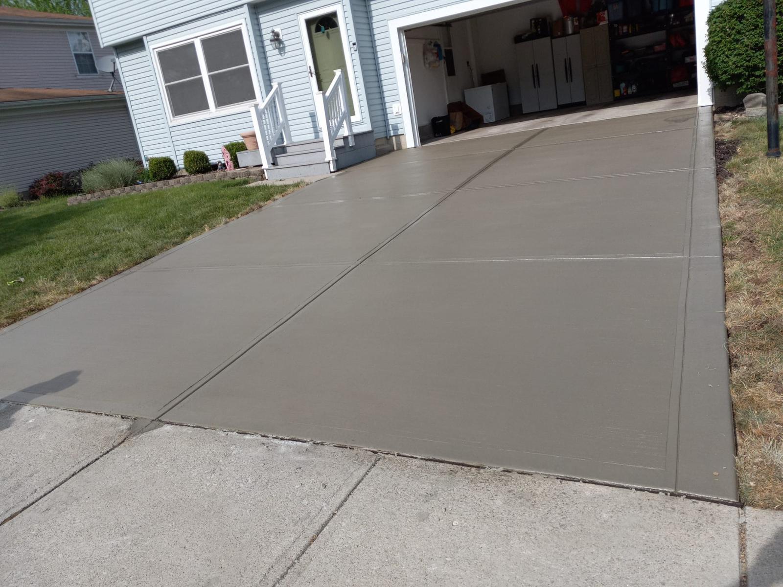 Concrete Driveway and sidewalk in Columbus