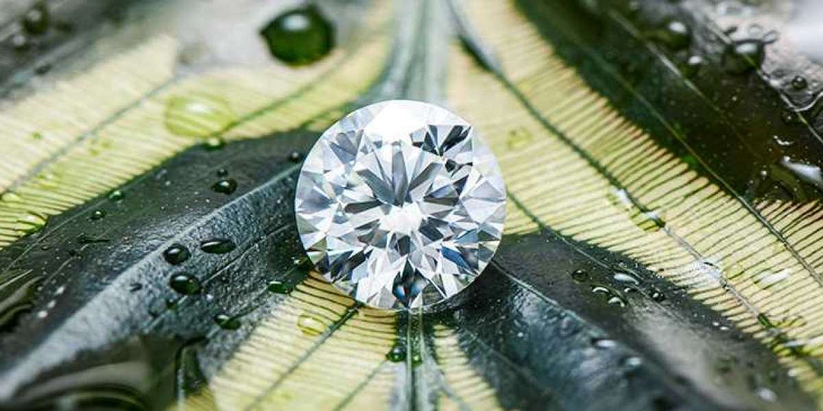 Unveiling Brilliance: Exploring the Lab Diamonds 4Cs for Exceptional Elegance